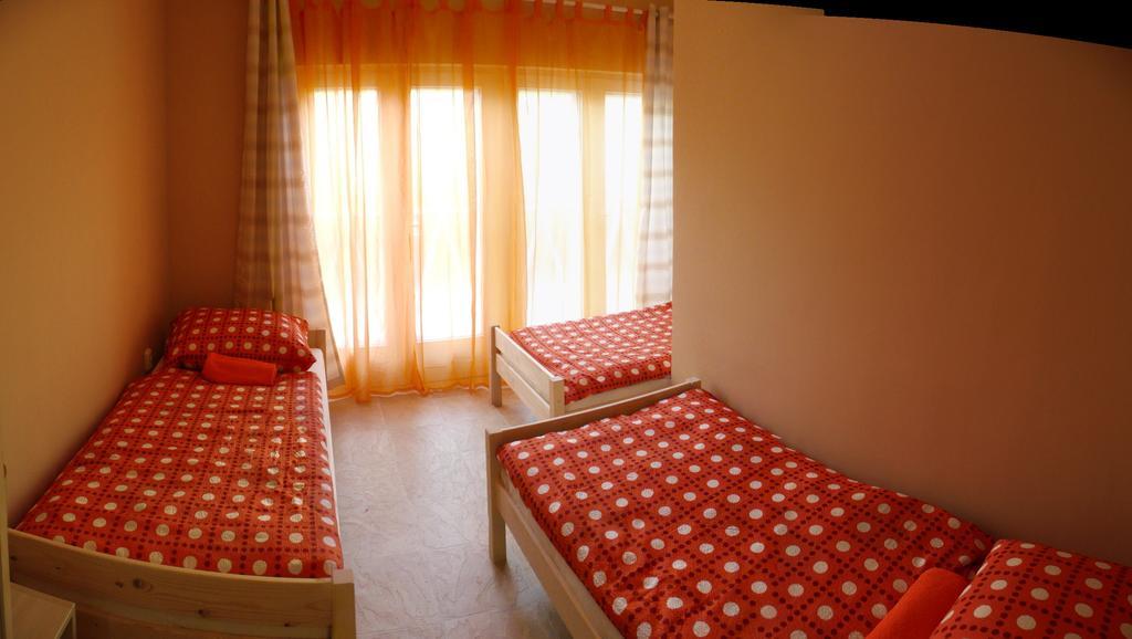 Orchidea Apartman Тата Стая снимка