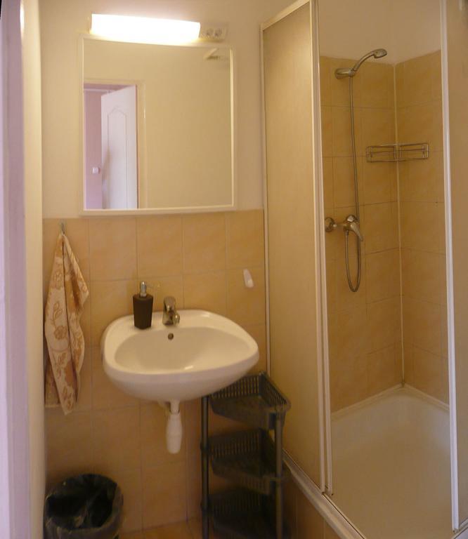 Orchidea Apartman Тата Стая снимка