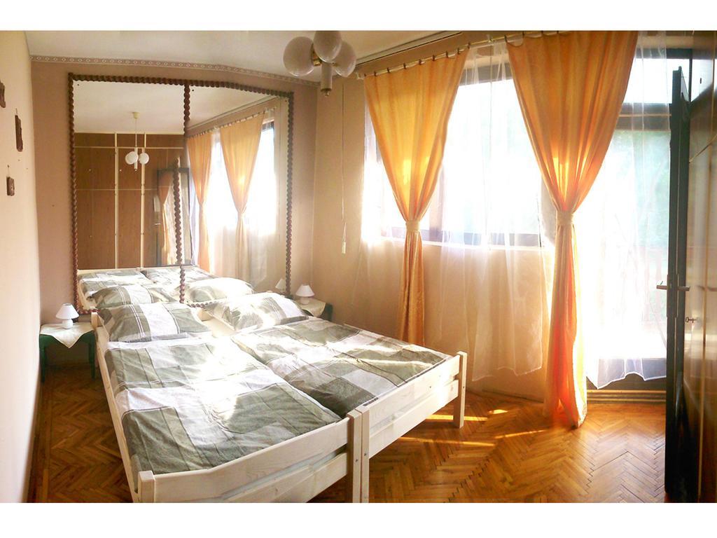 Orchidea Apartman Тата Стая снимка