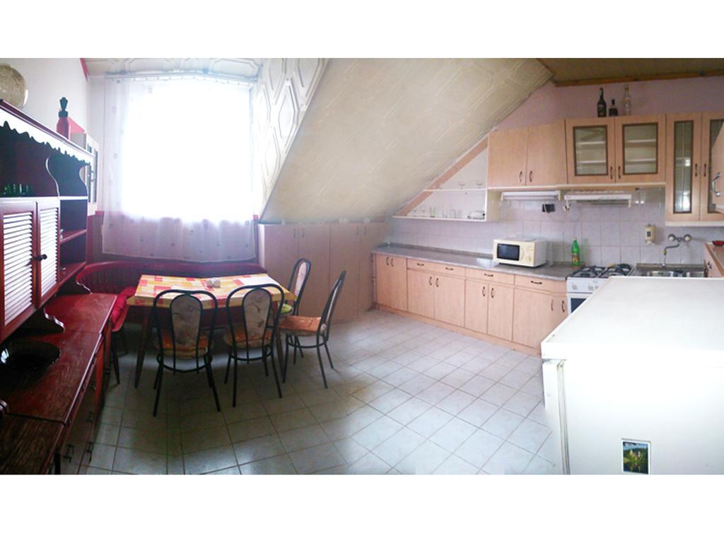 Orchidea Apartman Тата Стая снимка